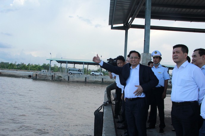 Thủ tướng Chính phủ Phạm Minh Chính khảo sát khu bến cảng Trần Đề, tỉnh Sóc Trăng. Ảnh: Kinh tế Sài Gòn