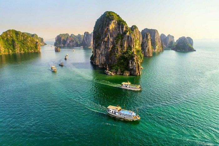 Du lịch vịnh Hạ Long hấp dẫn du khách bằng quang cảnh biển đảo độc đáo (Nguồn: funtime)
