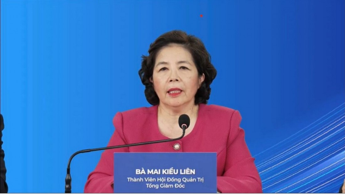 Bà Mai Kiều Liên - Tổng Giám đốc - Thành viên HĐQT Vinamilk trả lời các câu hỏi của cổ đông ở phiên thảo luận