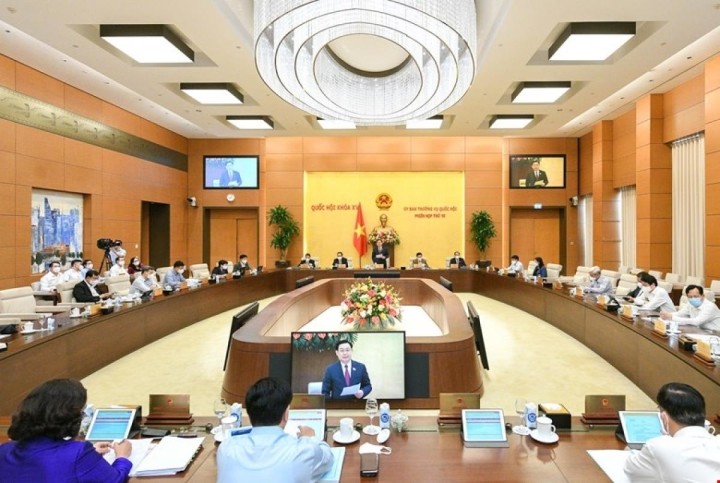 Phiên họp thứ 10 của Ủy ban Thường vụ Quốc hội. Ảnh VTV