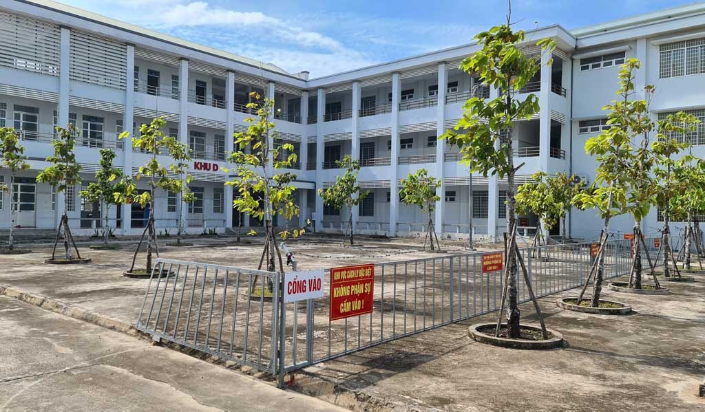 Bệnh viện được đầu tư xây dựng mới khang trang nhưng chưa thể tiếp nhận bệnh nhân. Ảnh: Thanh niên