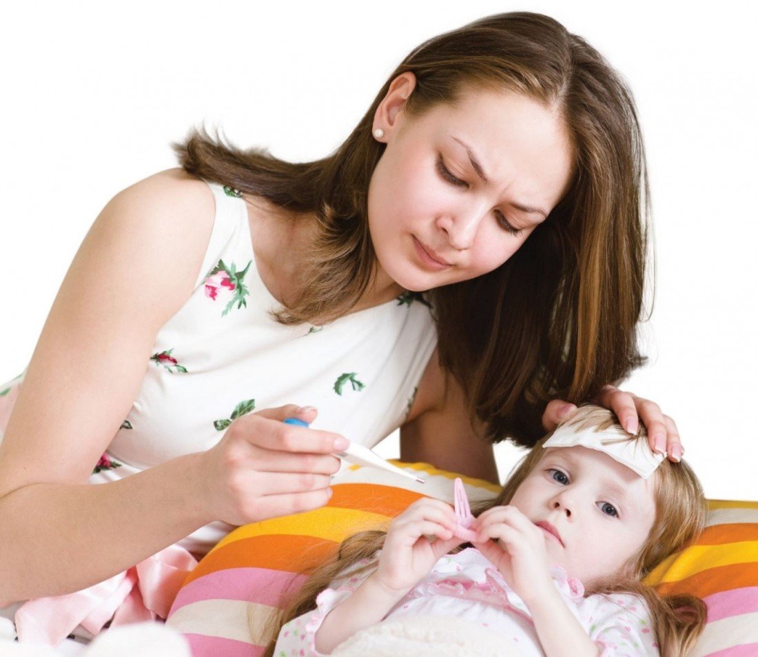 Một trong những biểu hiện của trẻ mắc bệnh chân tay miệng là sốt cao. Ảnh minh họa