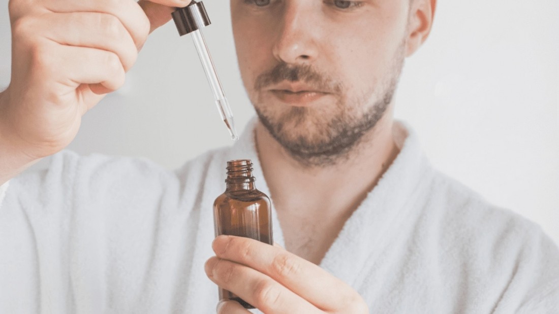 Những người thường xuyên phải tiếp xúc với ánh nắng mặt trời không nên Retinol