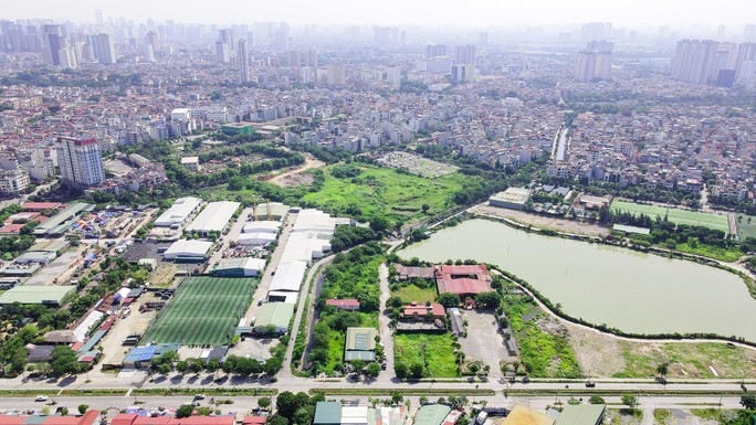 Để tránh tình trạng đất bỏ hoang gây lãng phí, năm 2015, UBND TP Hà Nội quyết định thu hồi đất, chỉ đạo UBND quận Hà Đông hoàn thành giải phóng mặt bằng và tổ chức quản lý, sử dụng khai thác tạm khu đất.