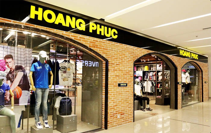 Hoàng Phúc được biết đến là nhà bán lẻ, chuyên phân phối các sản phẩm hàng hiệu như Kappa, Ecko Unltd, Superga, Replay, Staple,... (Ảnh: Hoàng Phúc).