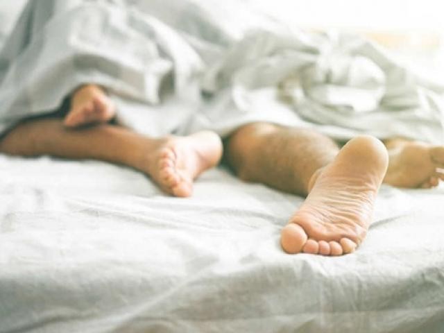 Người bị mắc chứng Cuồng dâm thường có hành vi tình dục lặp đi lặp lại để giảm cảm giác lo lắng, buồn chán, cô đơn