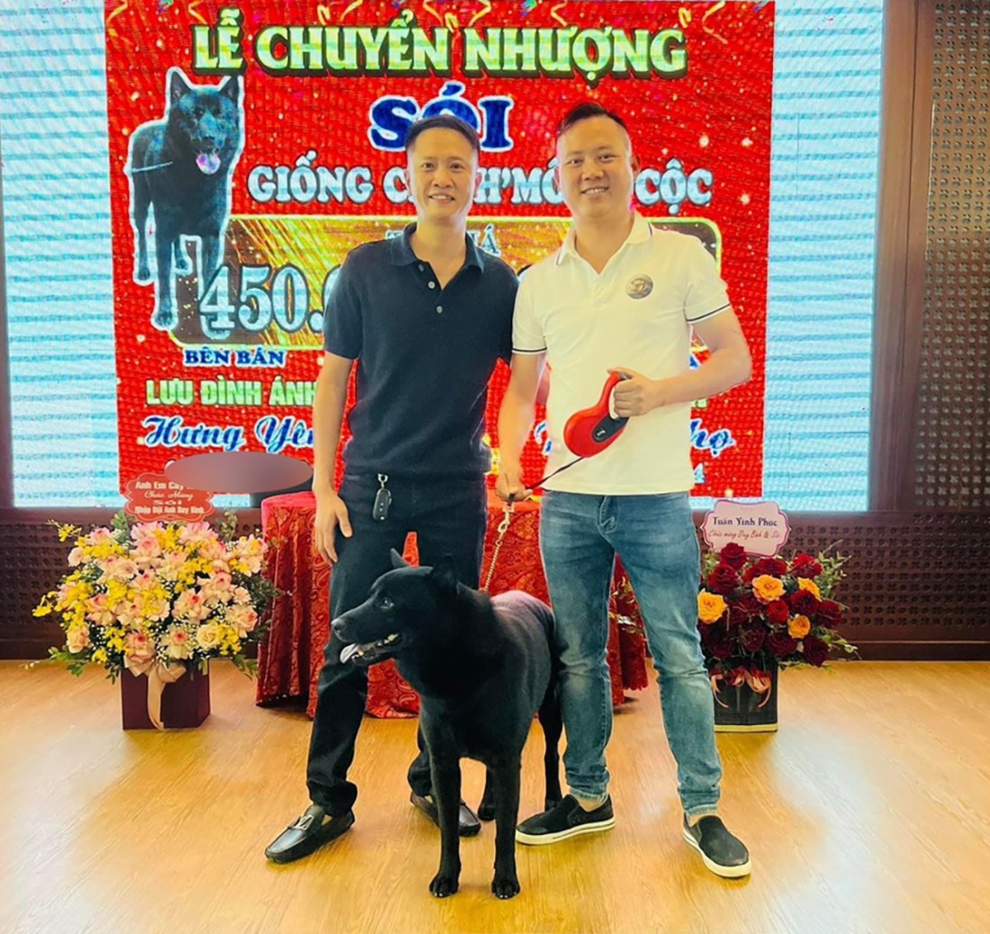 Buổi giao dịch chú chó khiến dân mạng xôn xao