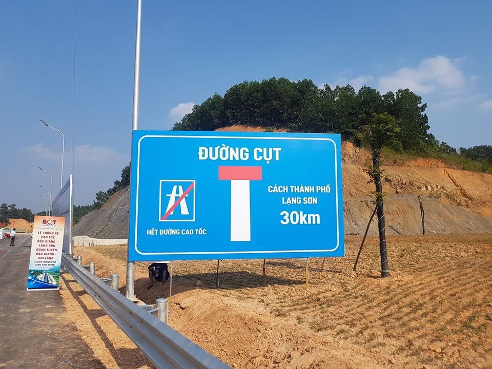 Do nhà đầu tư và các ngân hàng tài trợ gặp khó khăn về nguồn vốn nên cao tốc Hữu Nghị - Chi Lăng tạm dừng từ năm 2019 đến nay.