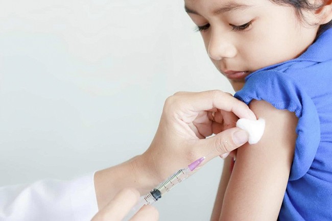 Tiêm phòng cúm là cách tốt nhất để giảm nguy cơ mắc bệnh cúm (Ảnh minh hoạ)