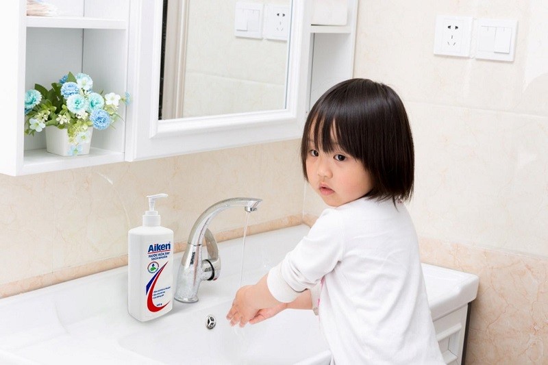 Trẻ bị ngộ độc thức ăn: Dấu hiệu nhận biết và cách xử lý