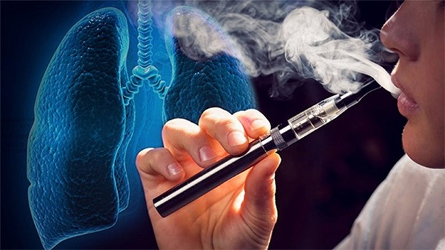 Bộ Y tế đề nghị ngăn chặn việc sử dụng thuốc lá điện tử, thuốc lá nung nóng, shisha trong trường học. Ảnh minh họa