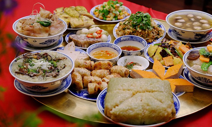 Một mâm cỗ cúng giao thừa đặc trưng của miền Bắc. 