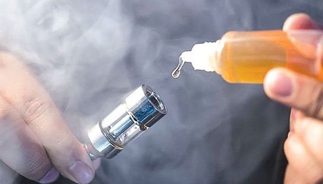 Thuốc lá điện tử được xem như một sản phẩm thuốc lá, vì vậy việc kinh doanh, mua bán thuốc lá điện tử phải đáp ứng các điều kiện kinh doanh theo quy định của pháp luật.