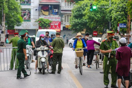 Công an thành phố Hà Nội vừa có văn bản hỏa tốc gửi UBND các quận, huyện, thị xã đề nghị sẵn sàng phối hợp triển khai phần mềm cấp và kiểm tra giấy đi đường có nhận diện bằng mã QR