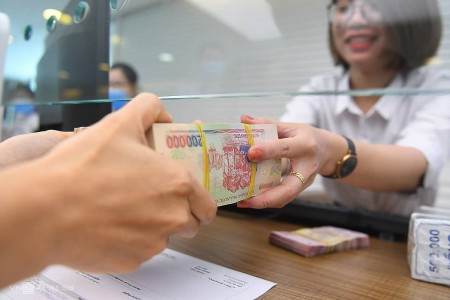 Chính sách giảm lãi suất cho vay tại các ngân hàng đã được thực hiện nghiêm túc hơn trong những tháng qua