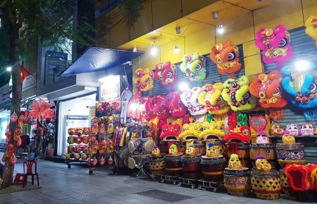 Thị trường đồ chơi trung thu ảm đạm vì dịch COVID-19. Ảnh minh họa