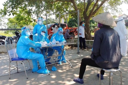 Bộ Y tế yêu cầu Hà Nội và TP HCM thần tốc xét nghiệm COVID-19. Ảnh minh họa.