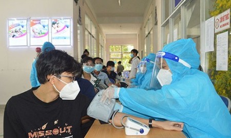 Hướng dẫn mới nhất của Bộ Y tế: Không cần đo huyết áp tất cả người tiêm vaccine COVID-19