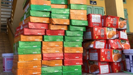Số bánh trung thu nhập lậu bị thu giữ tại hiện trường