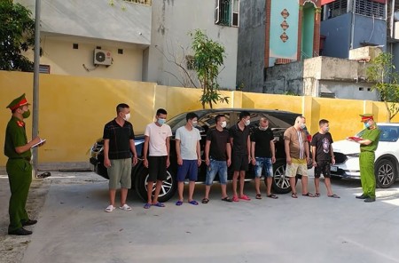 Các đối tượng tham gia đánh bạc.