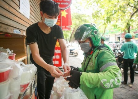 Sở GTVT Hà Nội đề xuất cho shipper được giao đồ ăn tại 19 quận, huyện