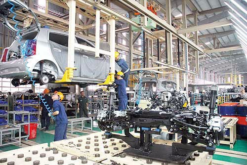 Xử lý kiến nghị về gia hạn nộp thuế, giảm lệ phí trước bạ ô tô sản xuất, lắp ráp trong nước