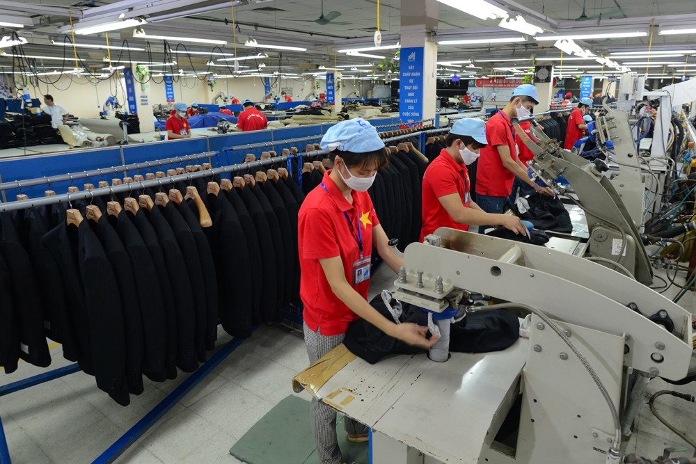 Dây chuyền sản xuất của Tổng Công ty May 10. Ảnh: Hoàng Anh