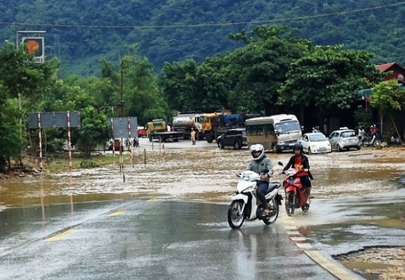 Nguy cơ xảy ra lũ quét, sạt lở đất và ngập úng cục bộ tại các tỉnh miền núi. 