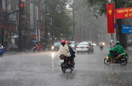 từ 07/9 mưa có khả năng gia tăng, có mơi mưa rất to kèm lốc, sét, và gió giật mạnh. Mưa rào, mưa dông dự báo gia tăng và kéo dài từ đêm 07/9 đến ngày 09/9. 