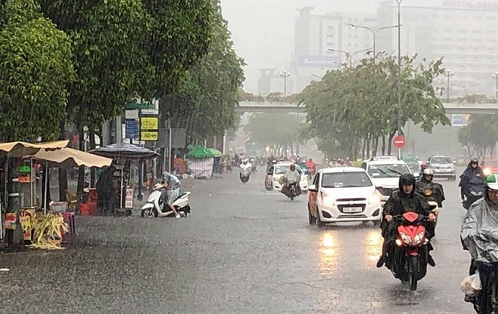 Dự báo thời tiết ngày 25/9: Rãnh áp thấp gây mưa dông cả 3 miền, vùng núi đề phòng lũ quét, sạt lở đất
