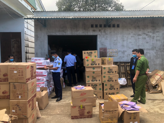 Xử phạt một cơ sở 50,5 triệu đồng vì bán thực phẩm nhập lậu
