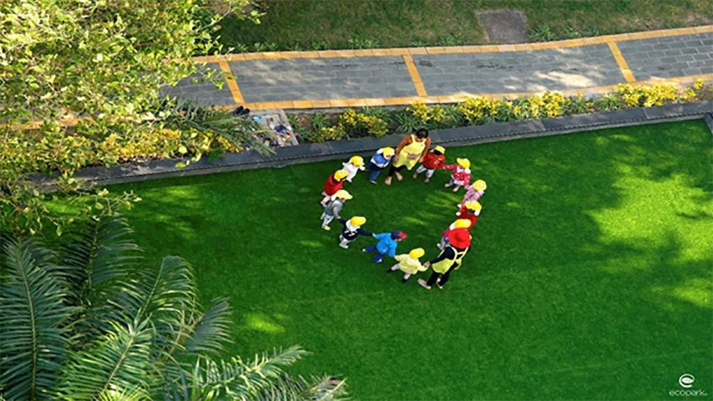 Con người sống hòa hợp với thiên nhiên tại KĐT Ecopark