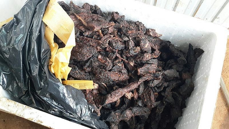 Dùng thịt lợn nái để chế biến thành thịt nai khô