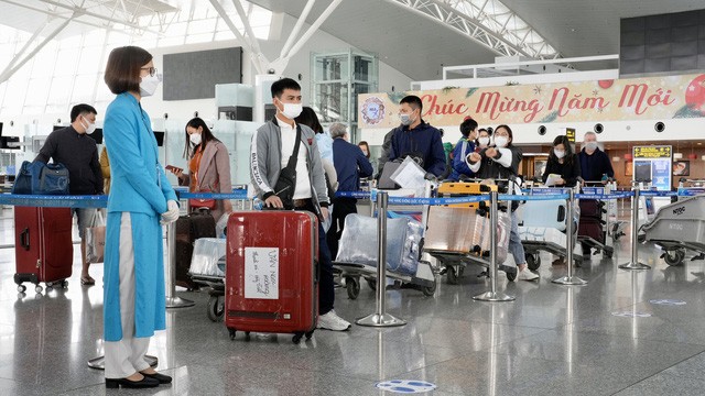 Tiếp tục duy trì giám sát biến thể mới của SARS-CoV-2 liên quan đến người nhập cảnh. Ảnh minh họa