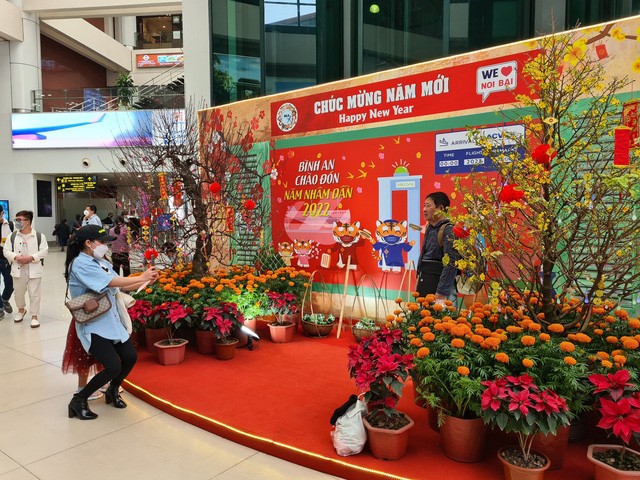 Sân bay Nội Bài khuyến cáo hành khách cần chủ động đến sớm trước 2 tiếng đối với chuyến bay quốc nội, 3 tiếng đối với chuyến bay quốc tế