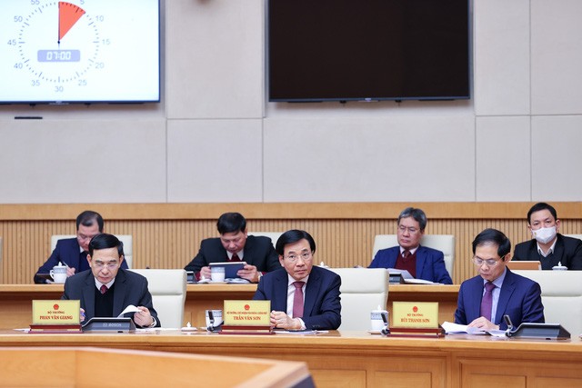 Các ý kiến tại cuộc họp cho rằng dấu hiệu tích cực trong công tác kiểm soát, phòng, chống dịch sẽ tạo điều kiện cho hoạt động kinh tế, xã hội tiếp tục có bước phục hồi mạnh mẽ. Ảnh: VGP/Nhật Bắc