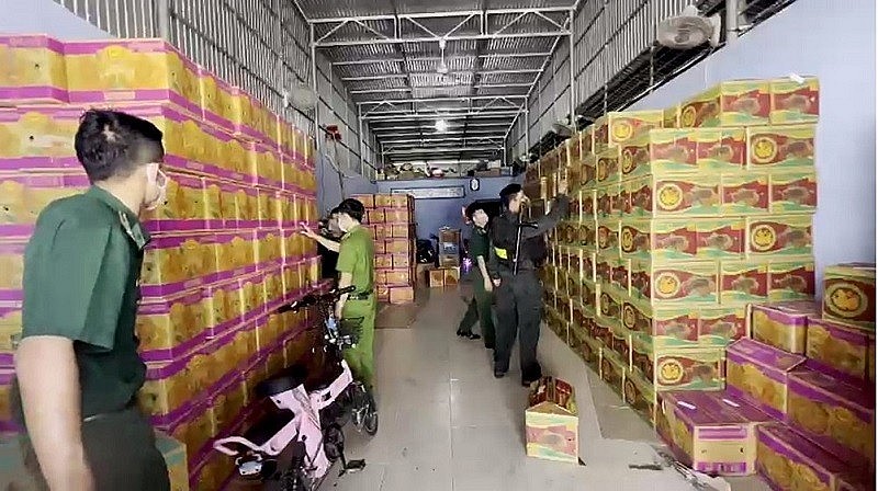 Lực lượng chức năng kiểm tra, phát hiện số lượng lớn trái cây không rõ nguồn gốc xuất xứ