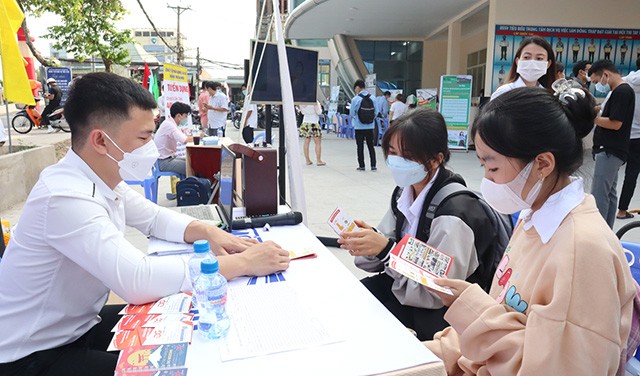 Doanh nghiệp có thể phỏng vấn người lao động trực tiếp hoặc trực tuyến