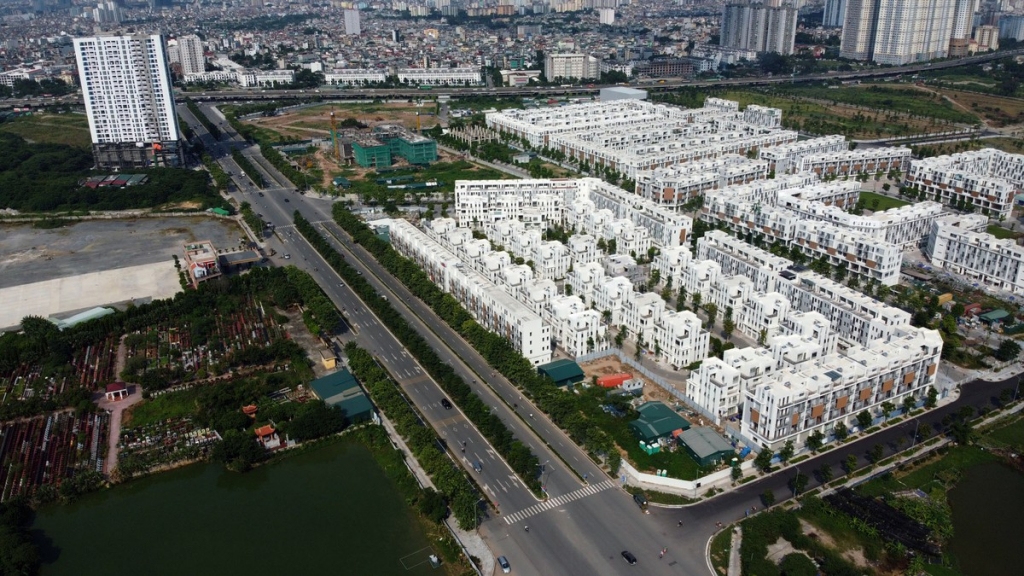Đến nay dự án đường bao quanh khu tưởng niệm Chu Văn An vẫn còn ngổn ngang chưa thể đưa vào sử dụng.