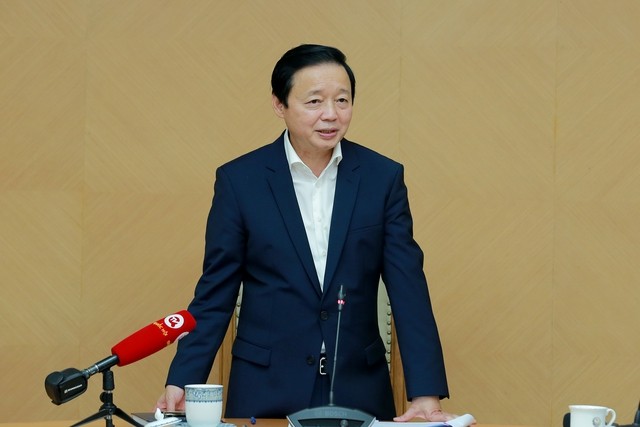 Phó Thủ tướng Trần Hồng yêu cầu Bộ Công an, Bộ GTVT có phương án, giải pháp xử lý dứt điểm những tồn tại, yếu kém trong lĩnh vực đăng kiểm nhưng không làm ảnh hưởng đến quyền và lợi ích của người dân - Ảnh: VGP/Minh Khôi
