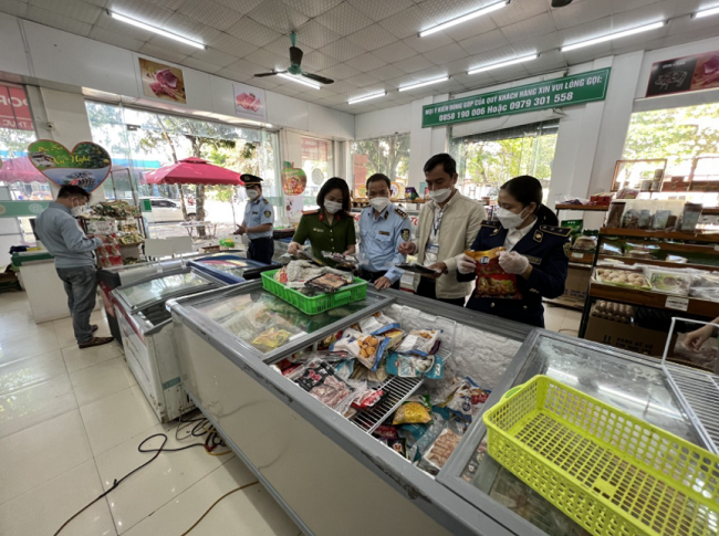 Nghệ An: Xử lý Cơ sở kinh doanh thực phẩm quá hạn sử dụng