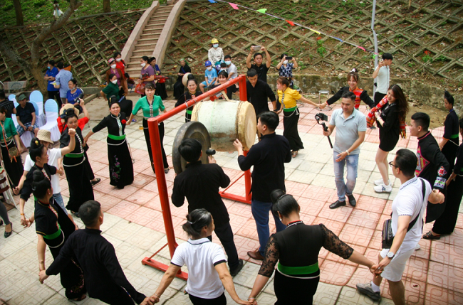 Lễ hội Kin Pang phản ánh quan niệm tín ngưỡng, tư duy sáng tạo của người Thái đen. Ảnh: Khắc Kiên