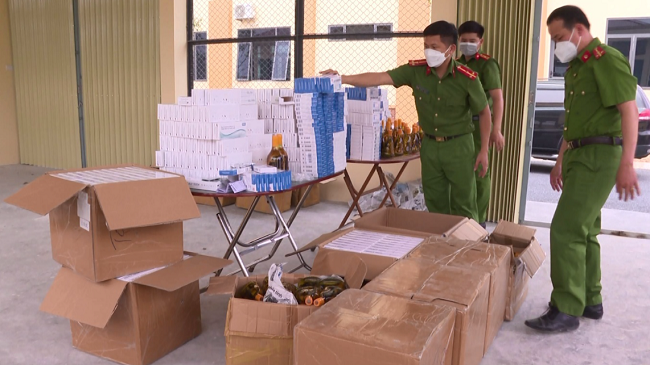 Hà Tĩnh: Thu giữ số lượng lớn kit test, thuốc điều trị COVID-19 không rõ nguồn gốc