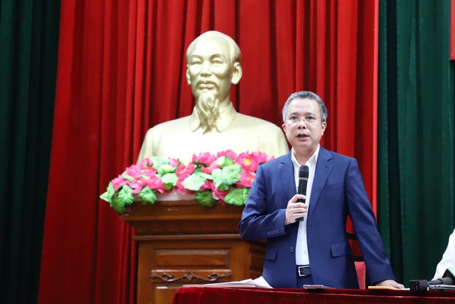 TS.BS. Lê Kiến Ngãi, Trưởng Khoa Dự phòng và kiểm soát nhiễm khuẩn (Bệnh viện Nhi Trung ương) cho biết, hệ thống văn bản hướng dẫn về an toàn tiêm chủng hiện nay rất đầy đủ và cập nhật - Ảnh: VGP/HM