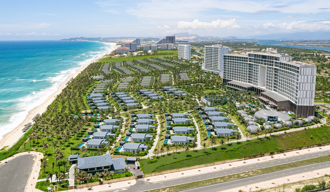 Trong bối cảnh thị trường BĐS du lịch nghỉ dưỡng tái khởi động sau hơn 2 năm bị ảnh hưởng bởi dịch COVID-19, vấn đề pháp lý cho biệt thự du lịch, căn hộ du lịch nghỉ dưỡng... lại được nhiều địa phương, trong đó có Khánh Hòa quan tâm
