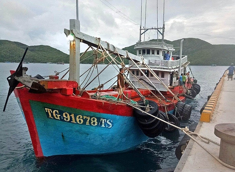 Tàu chở khoảng 100.000 lít dầu DO không rõ nguồn gốc xuất xứ