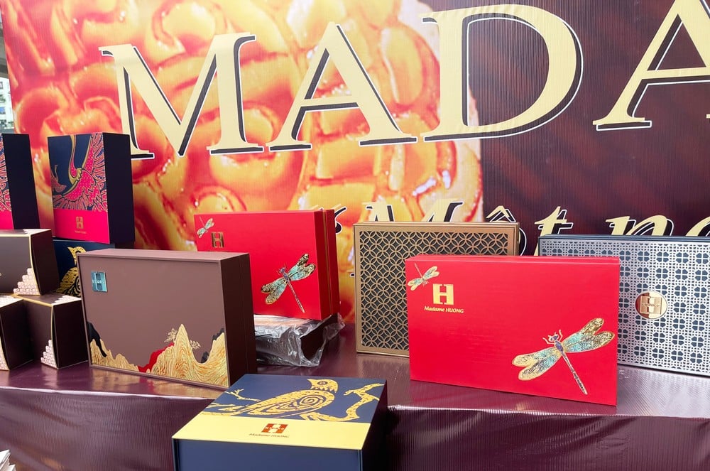 Mẫu mã bánh Madam Hương khá đẹp và hiện đại.