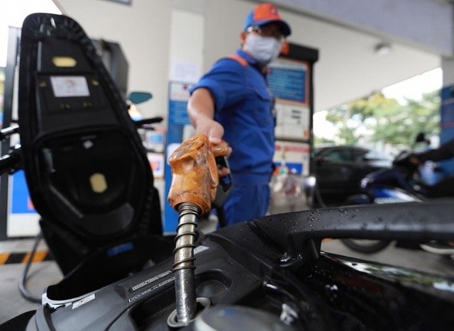 Giá xăng dầu giữ nguyên, kỳ điều chỉnh dự kiến lùi sang ngày 5/9