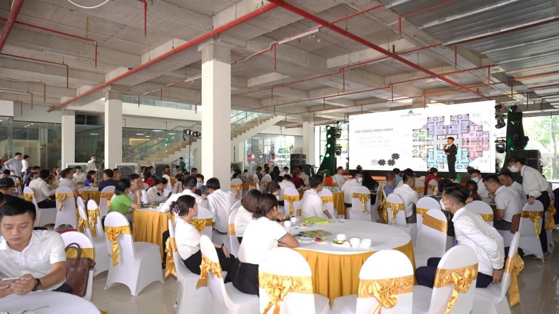  Đông đảo khách hàng tham dự sự kiện mở bán Tecco Garden