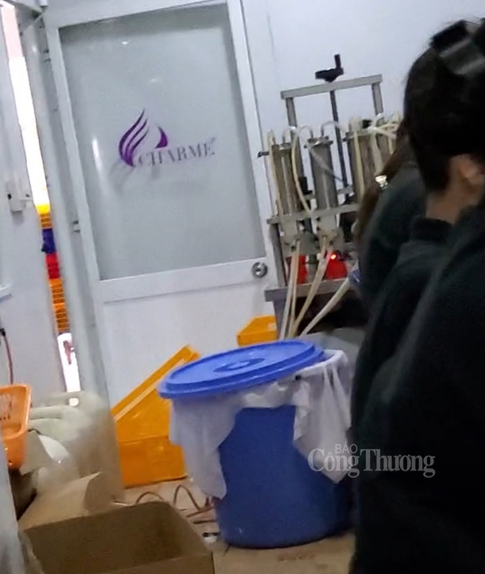 Bên trong khu chiết rót nước hoa Charme. Ảnh báo Công Thương 